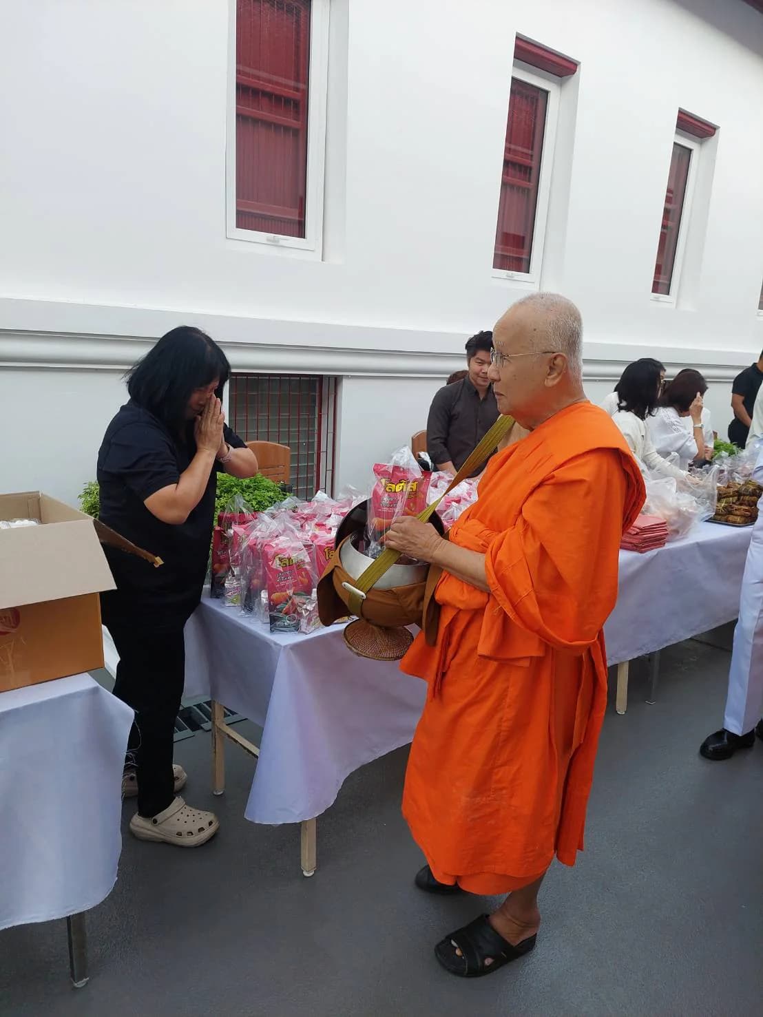 ศรีนานาพร ใจดี❤️ร่วมใส่บาตร งานบำเพ็ญกุศลอุทิศถวายแด่พระสังฆราชแพ